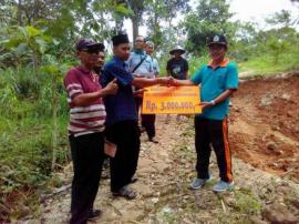 Kunjungan Muspika Karangmojo dan Penyerahan Bantuan Untuk Jalan Putus Dusun Karangwetan